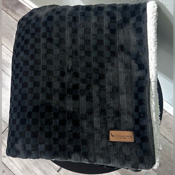 Koolaburra Other - Koolaburra By Ugg Kumo Textured Reversible Oversized Fleece Throw Blanket Winter